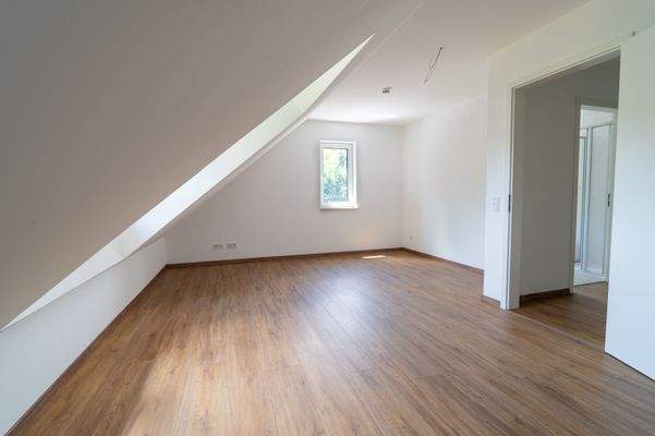 Schlafzimmer 1 - 2. OG.jpg