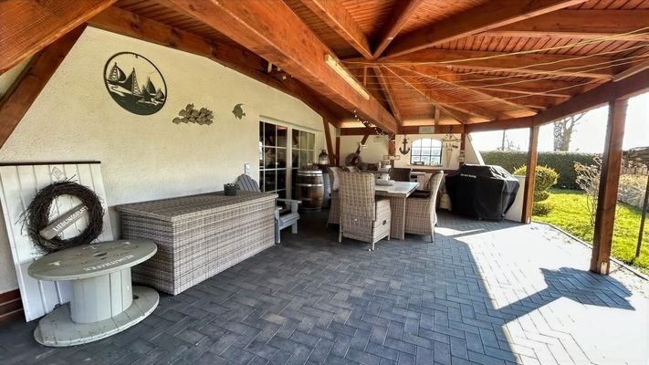 überdachte Terrasse