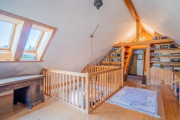 Dachgeschoss mit Galerie im neuen Teil (von 1996)