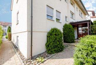 Weg zum Eingangsbereich