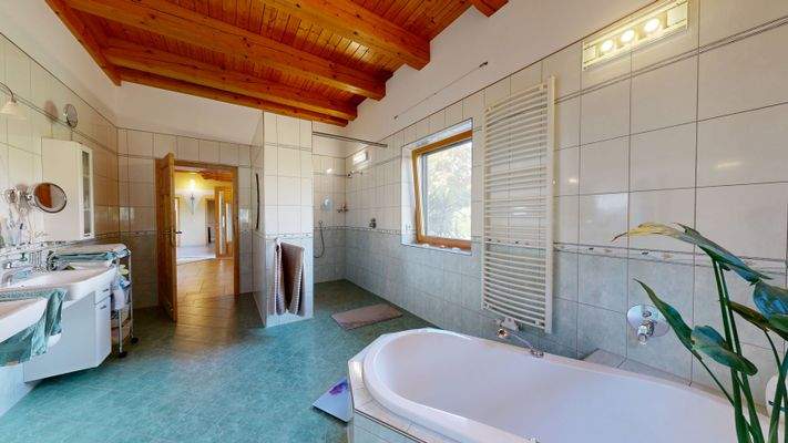 Badezimmer Hauptgebäude