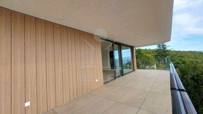 Moderne Eleganz mit Meerblick