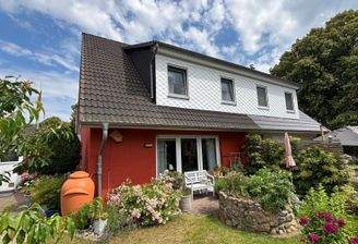 Außenansicht mit Garten