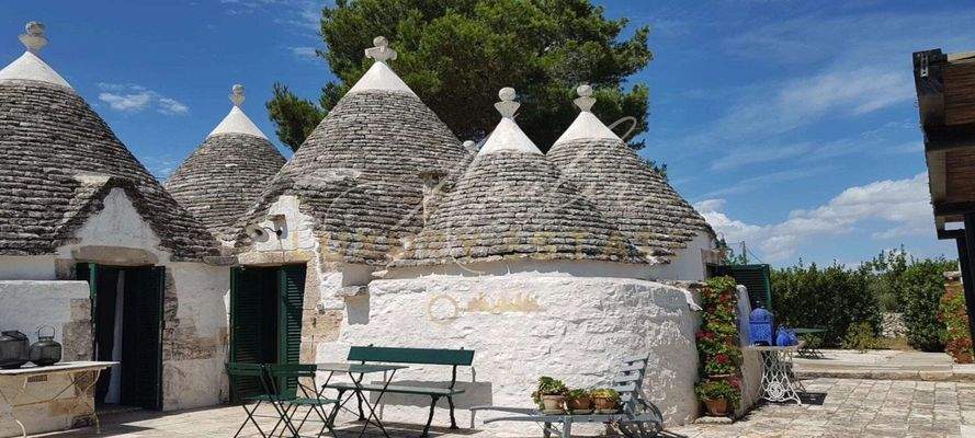 Ostuni – herrliches Areal mit Trulli und Pool
