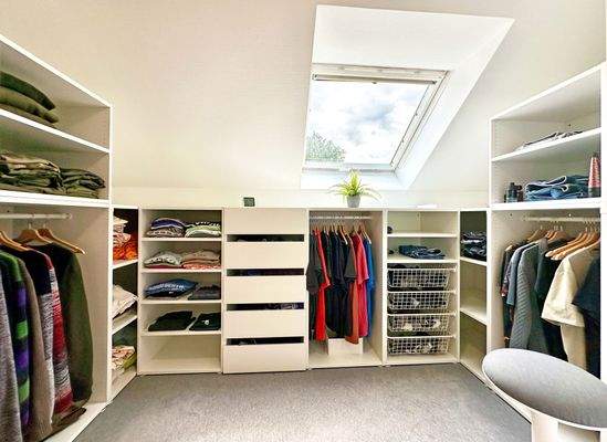 Begehbarer Kleiderschrank