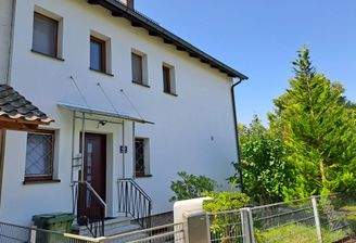 Hausansicht mit Eingang
