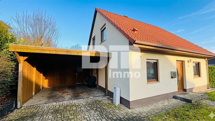 Frontansicht / Carport