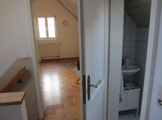 22-Flur+Blick WC.JPG