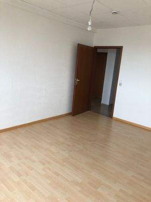 Zimmer rechts, Blick zum Flur