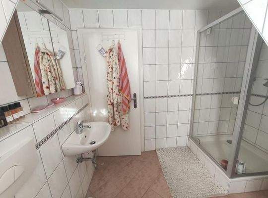 OG: Bad mit Dusche Bild 4