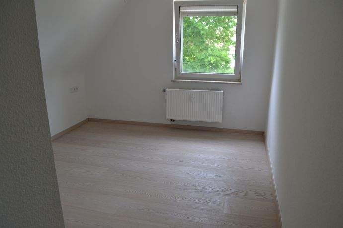 Erstbezug nach Komplettrenovierung - 2-Zimmer-Dachgeschosswohnung in