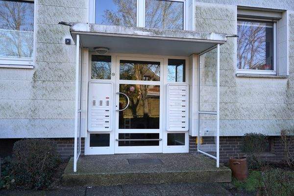 überdachter Eingangsbereich