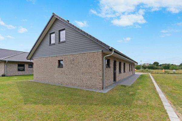 Hausansicht Hinten mit Garten