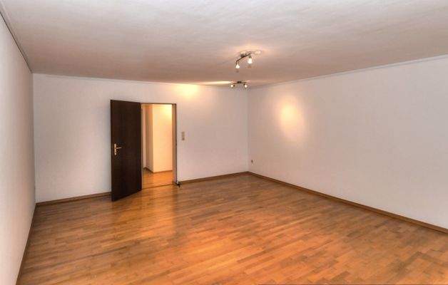 sehr geräumiges Wohnzimmer