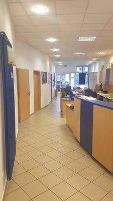 großes Büro im Eingangsbereich