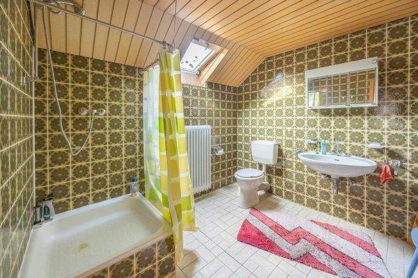 DG: Tageslichtbad mit Dusche