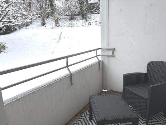 BALKON IM WINTER