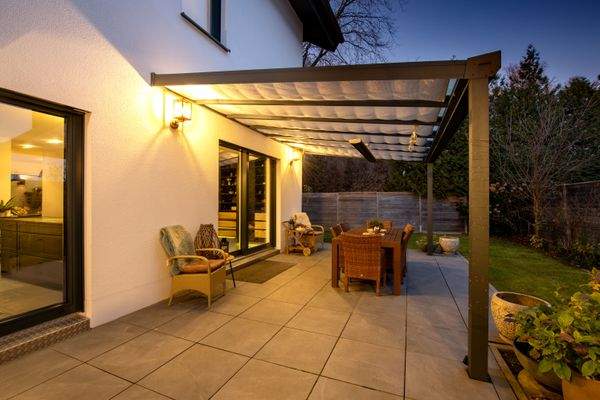 Ost-Terrasse mit Pergola