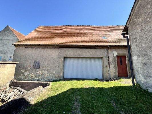 Nebengebäude mit Garage