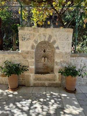 Kreta, Kournas: Malerisches Steinhaus mit bezauberndem See- und Meerblick zu verkaufen