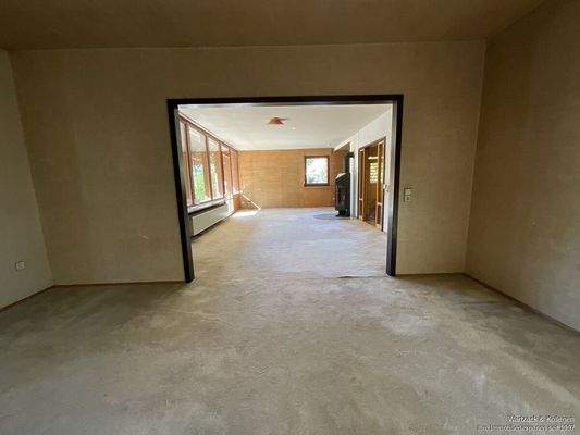 Blick von Büro/Esszimmer in das Wohnzimmer