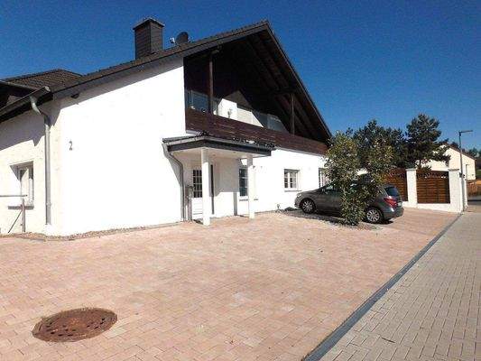 Parkplätze vorm Haus.JPG