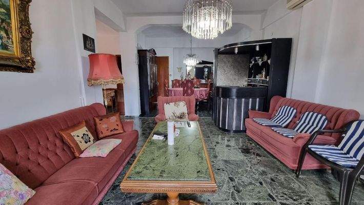 Kreta, Heraklion: Gebäude mit Wohnung, Studio und Gewerbefläche zu verkaufen