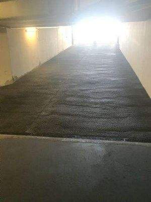 Tiefgaragen-Einfahrt