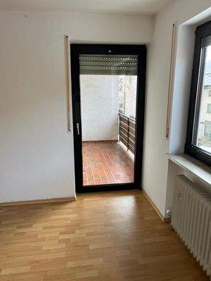 Wohnzimmer mit Balkon