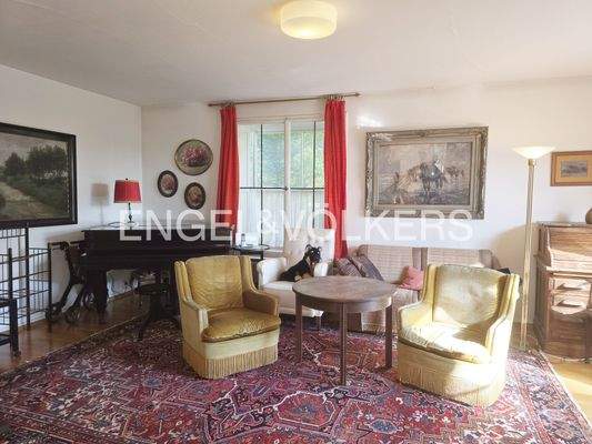 Zimmer im EG mit zwei Zugängen