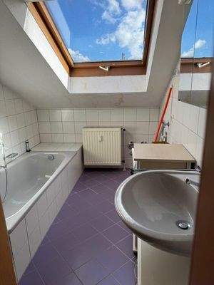 Bad mit Dusche und Wanne