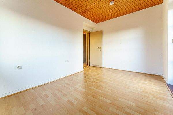 Helles, lichtdurchflutetes 1. Kinderzimmer