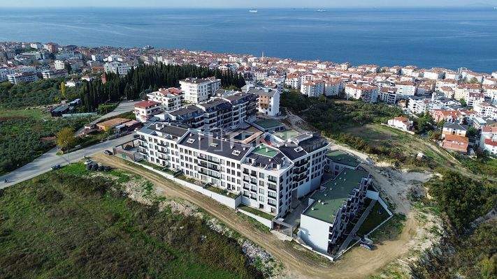 Sea-View Semi-Detached Villas in a Complex with Pool in Yalova