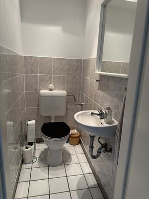 separates WC