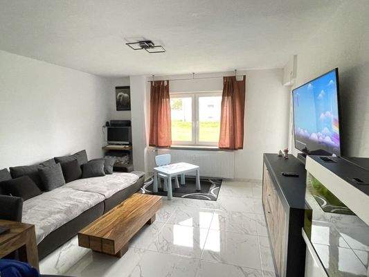 Helles Wohnzimmer+Balkonzugang