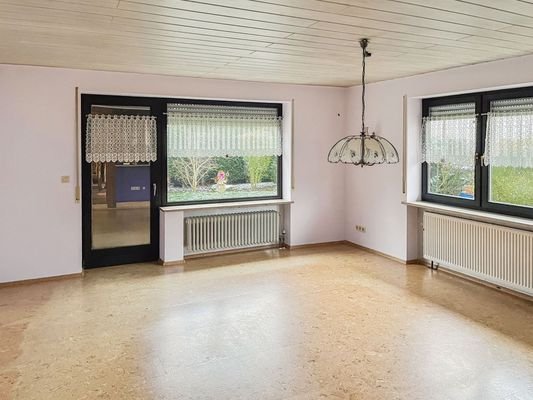 Zimmer EG mit Terrassenzugang