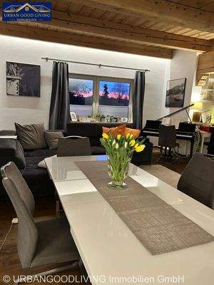 Wohnzimmer mit Sonnenuntergang