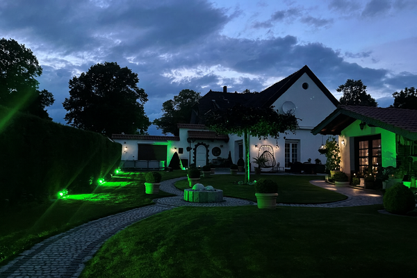 Garten mit Beleuchtung 