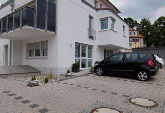 4 Parkplätze vor dem Büro