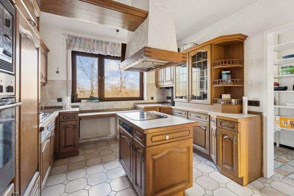 Küche mit angrenzendem Abstellraum