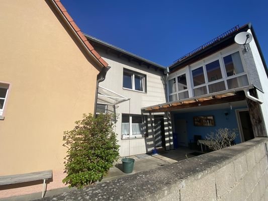 Anbau mit zweitem Wohnhaus