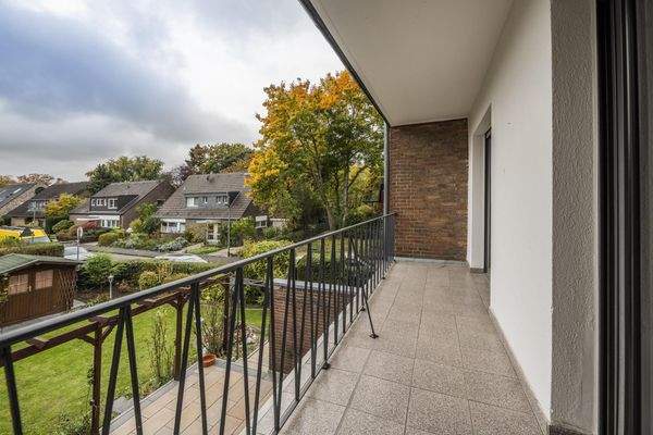 Balkon mit Sicht in den Garten