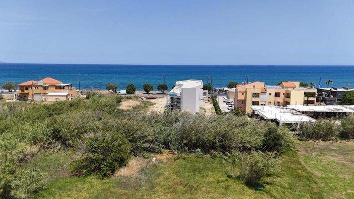 Kreta - Grundstück mit Baugenehmigung für 2 Residenzen in zweiter Linie vom Strand von Maleme zu verkaufen