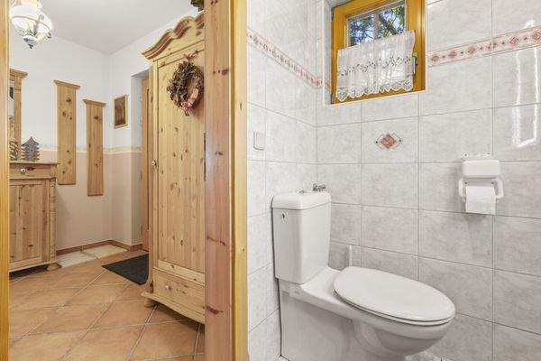 Badezimmer mit WC EG