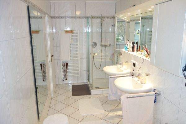 1. OG - Badezimmer ebenso