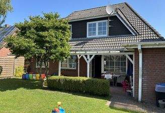 Das Haus vom Garten gesehen