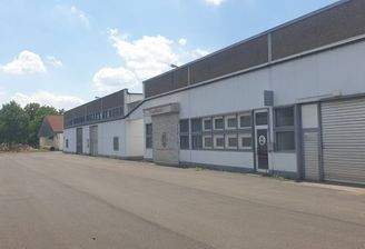 Zufahrt mit befestigen Außenflächen.jpg