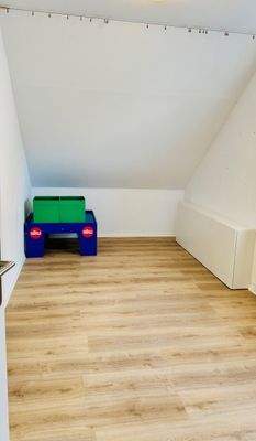 2. Kinder-Ankleide oder Arbeitszimmer