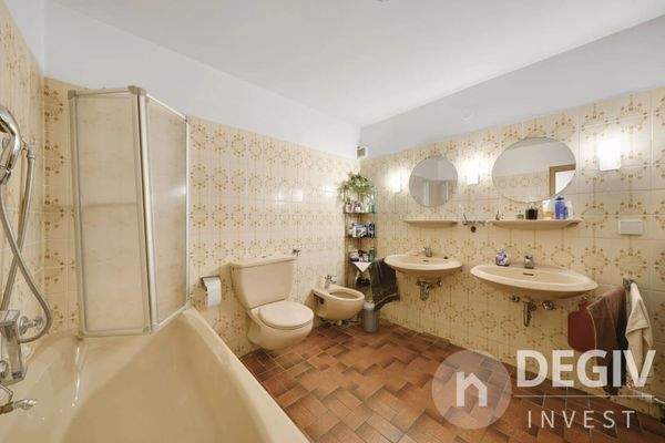 Bad UG mit Badewanne