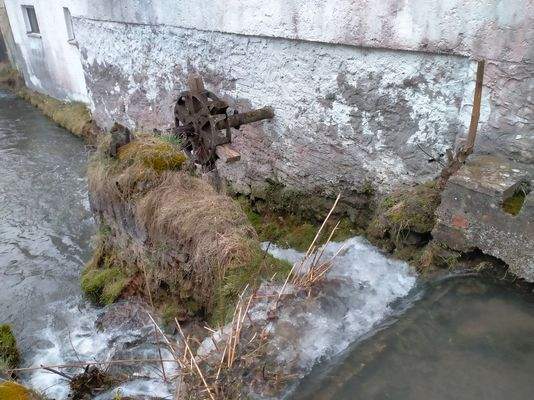 Reste des Mühlrads.jpg